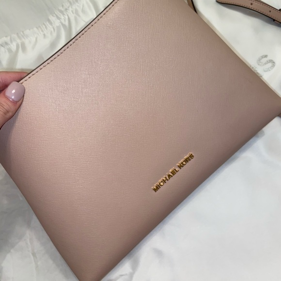 Michael Kors purse - Picture 3 of 6